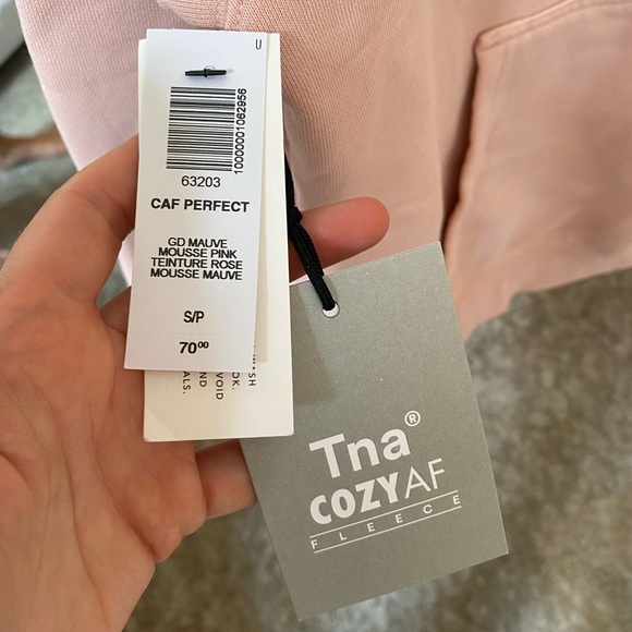 Aritizia TNA Fleece Hoodie new with tags - Picture 6 of 9